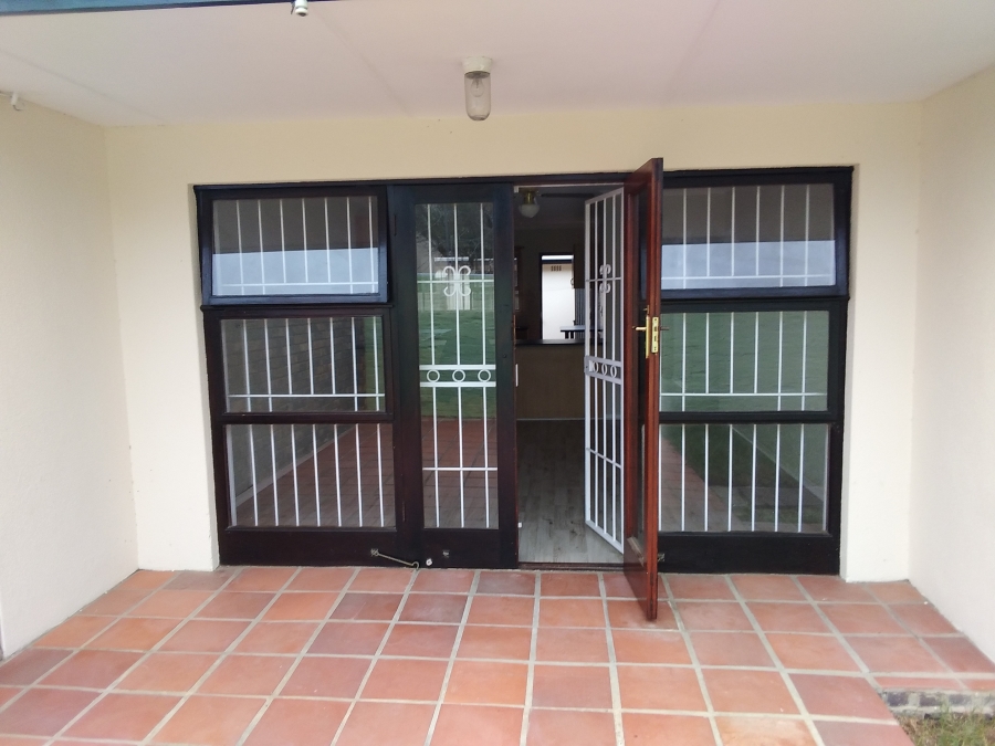 To Let 3 Bedroom Property for Rent in Somerset Park Western Cape